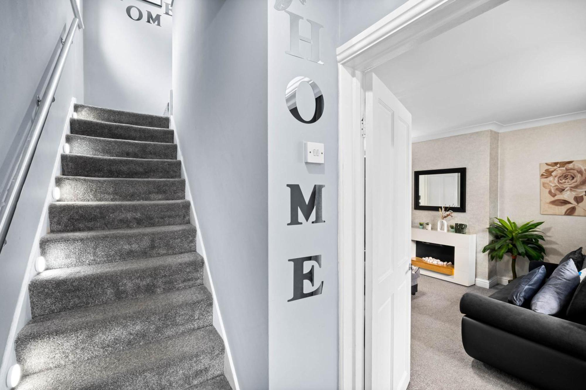 Stylish 3 Bedroom Home Away From Home Бірмінгем Екстер'єр фото